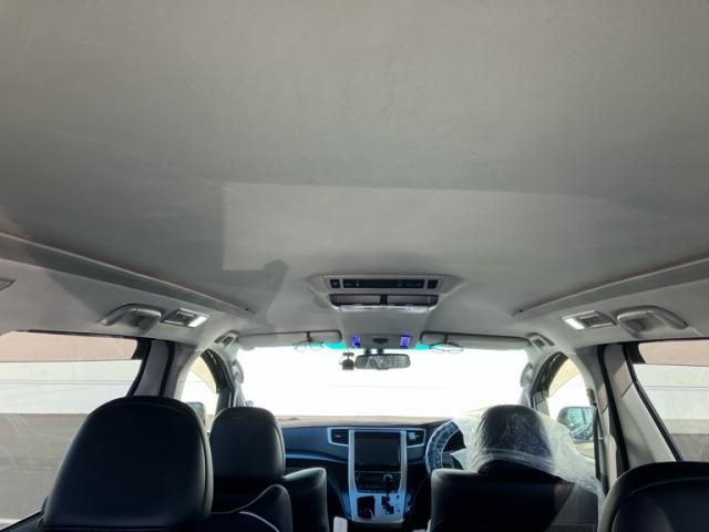 TOYOTA VELLFIRE 2013