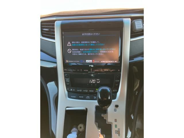 TOYOTA VELLFIRE 2013