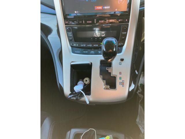 TOYOTA VELLFIRE 2013