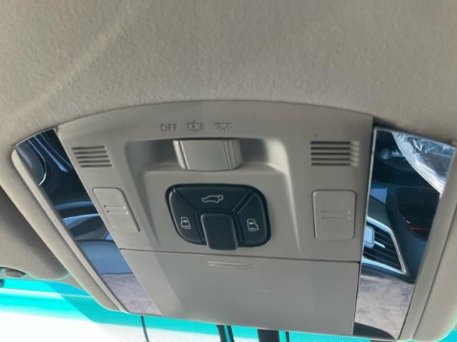 TOYOTA VELLFIRE 2013