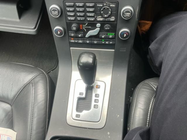 VOLVO VOLVO V70 2010