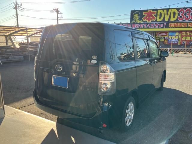 TOYOTA VOXY 2008