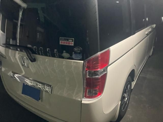 HONDA STEPWAGON 2011