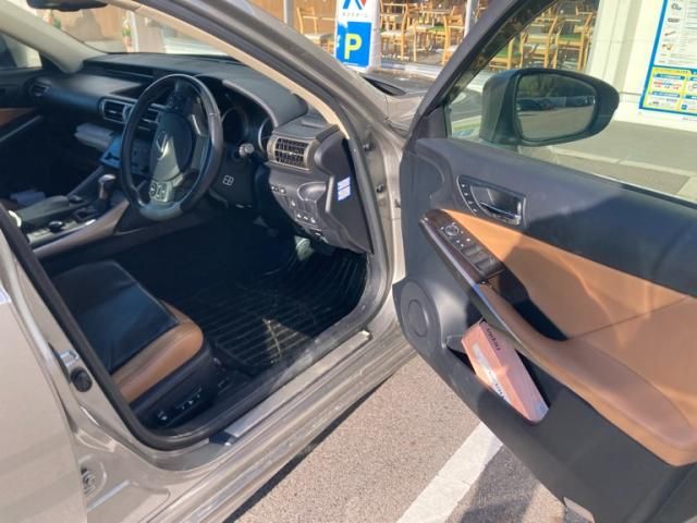 TOYOTA LEXUS IS300h 2013