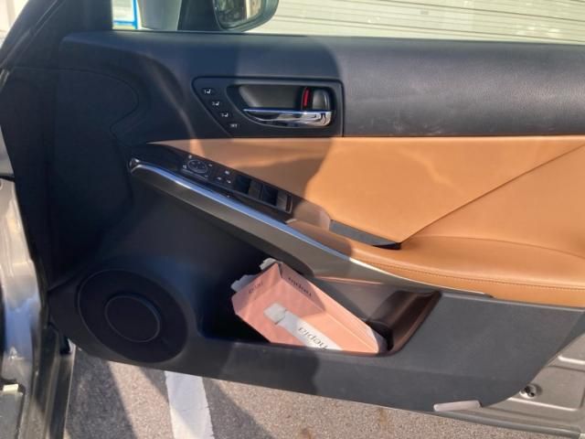 TOYOTA LEXUS IS300h 2013