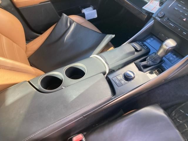 TOYOTA LEXUS IS300h 2013