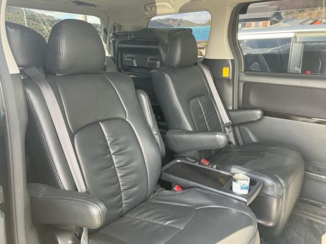 TOYOTA VELLFIRE 2011