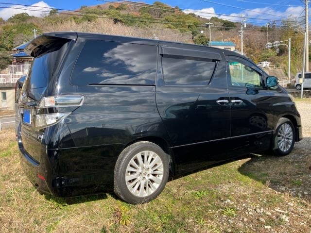 TOYOTA VELLFIRE 2011