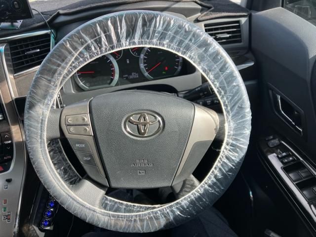 TOYOTA VELLFIRE 2011