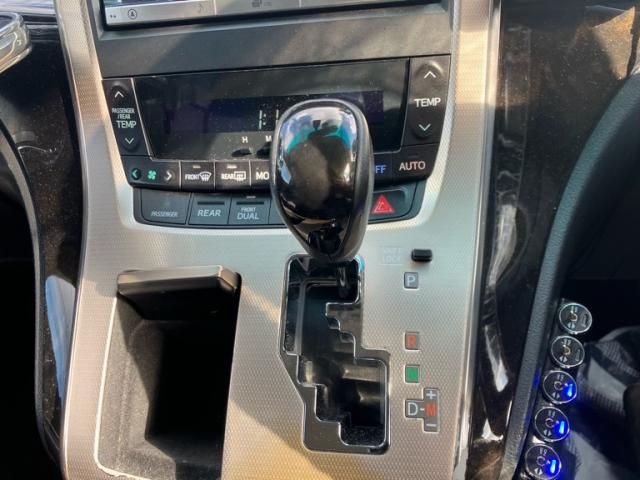 TOYOTA VELLFIRE 2011