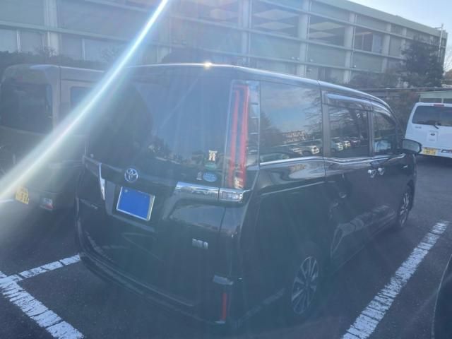 TOYOTA ESQUIRE HYBRID 2018