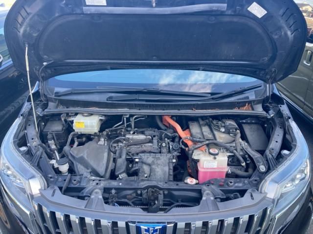 TOYOTA ESQUIRE HYBRID 2018