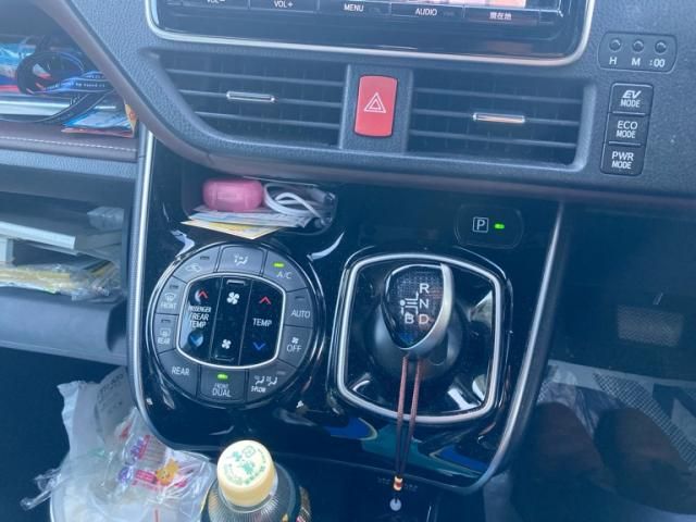 TOYOTA ESQUIRE HYBRID 2018