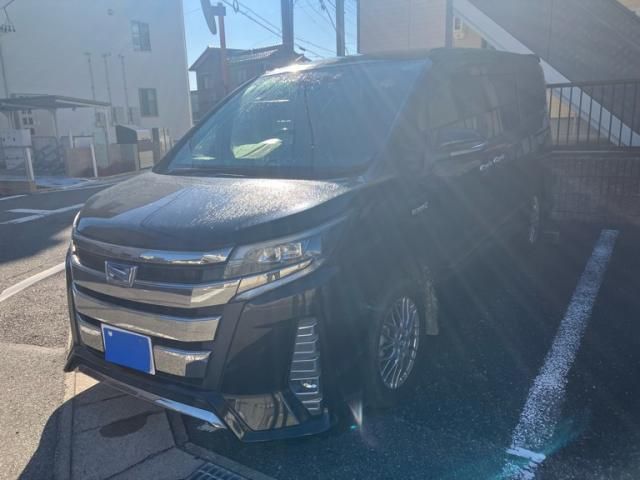 TOYOTA NOAH HYBRID 2017