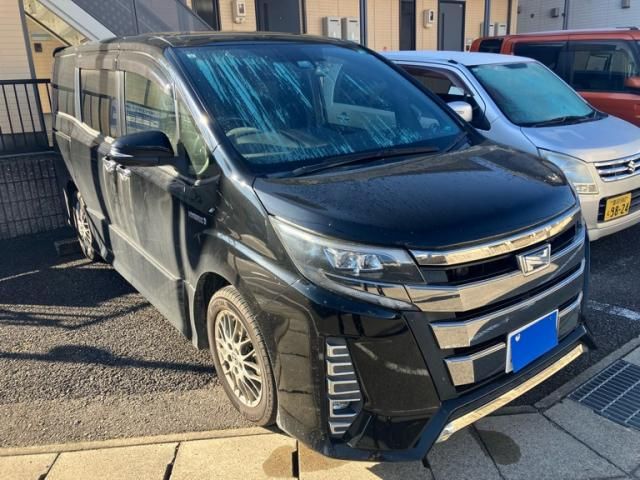 TOYOTA NOAH HYBRID 2017