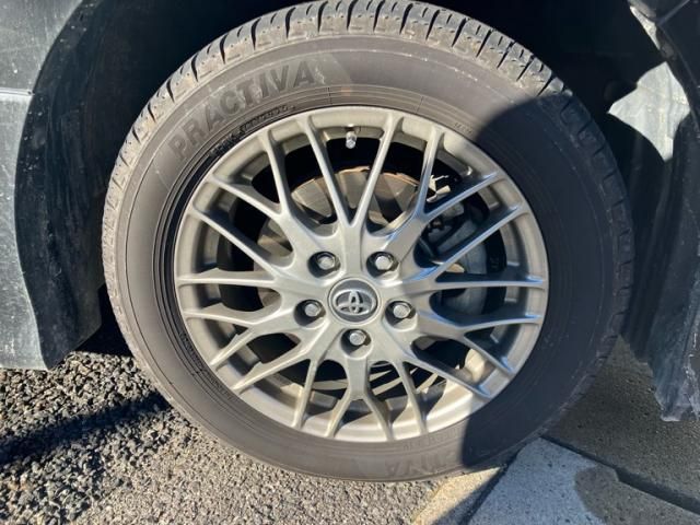 TOYOTA NOAH HYBRID 2017