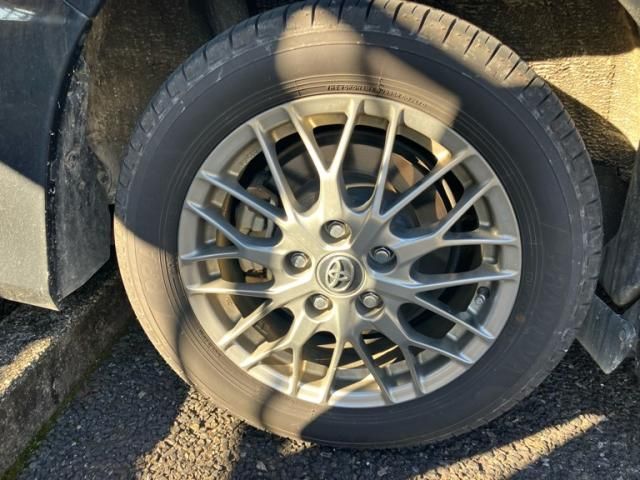 TOYOTA NOAH HYBRID 2017