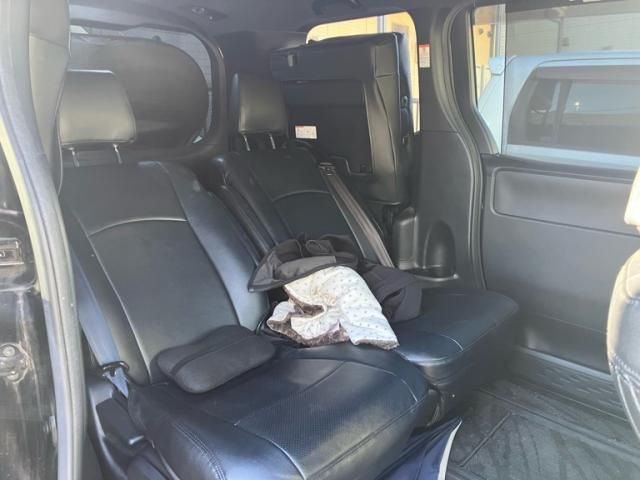 TOYOTA NOAH HYBRID 2017