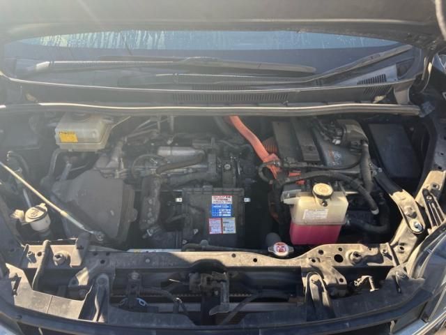 TOYOTA NOAH HYBRID 2017