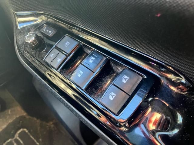 TOYOTA NOAH HYBRID 2017