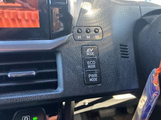 TOYOTA NOAH HYBRID 2017