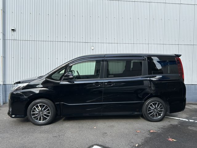 TOYOTA NOAH 2016