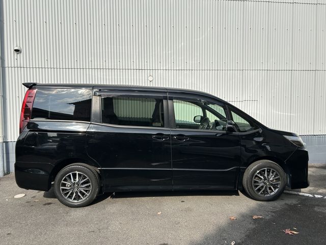 TOYOTA NOAH 2016