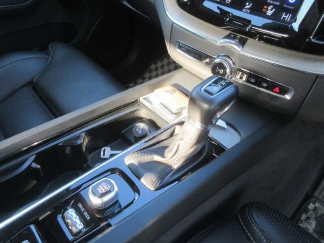 VOLVO VOLVO XC60 2019