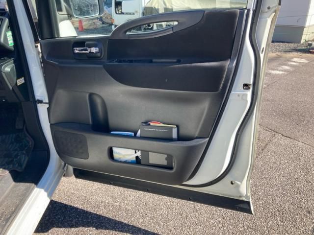 NISSAN SERENA  WG 2009