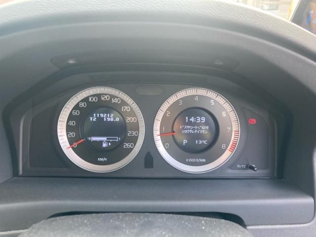 VOLVO VOLVO V70 2010