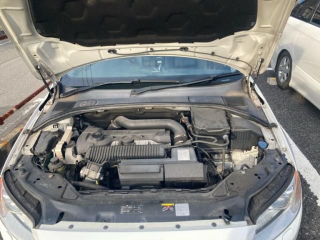 VOLVO VOLVO V70 2010