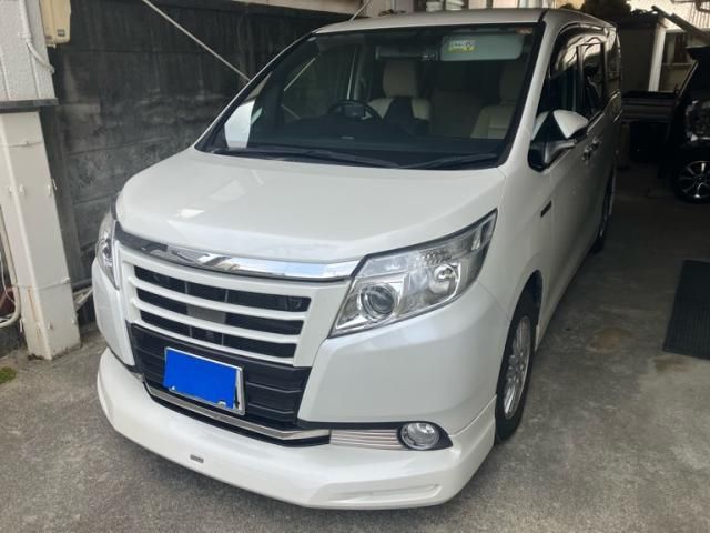 TOYOTA NOAH HYBRID 2014