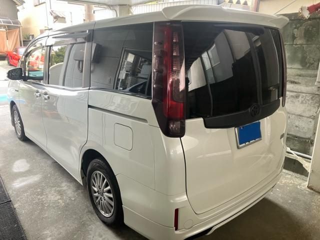 TOYOTA NOAH HYBRID 2014