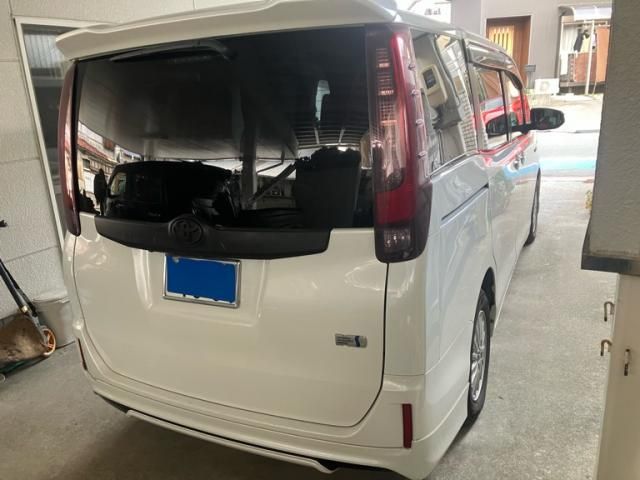 TOYOTA NOAH HYBRID 2014