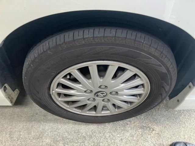 TOYOTA NOAH HYBRID 2014