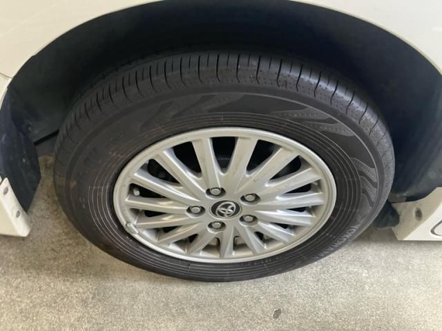 TOYOTA NOAH HYBRID 2014