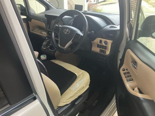 TOYOTA NOAH HYBRID 2014