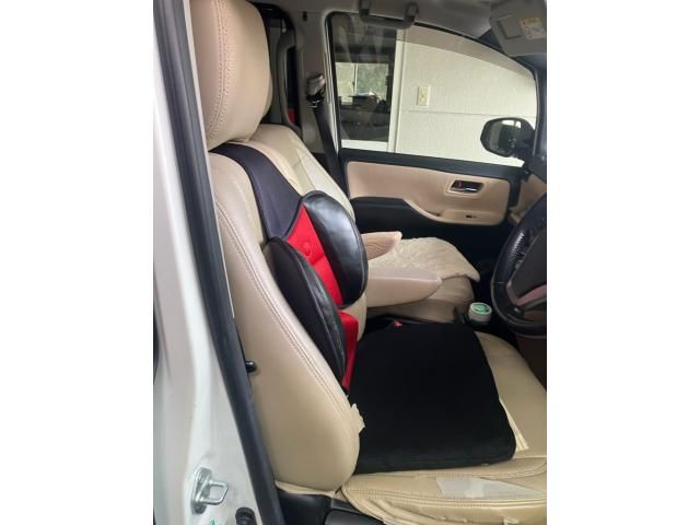 TOYOTA NOAH HYBRID 2014