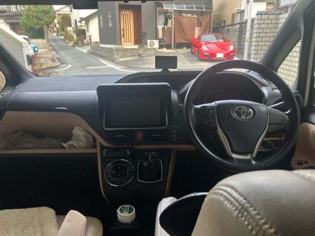 TOYOTA NOAH HYBRID 2014