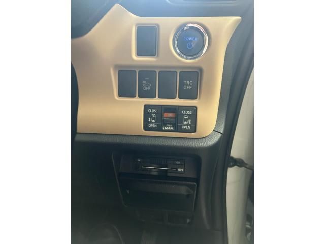 TOYOTA NOAH HYBRID 2014