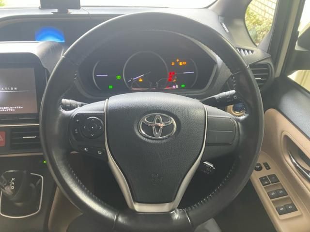 TOYOTA NOAH HYBRID 2014