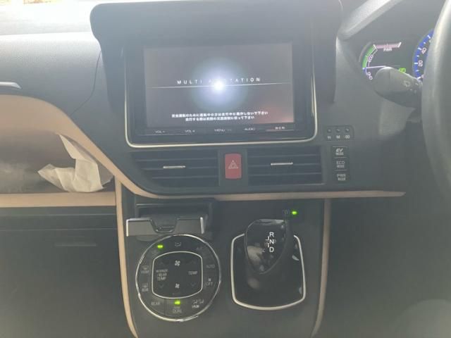 TOYOTA NOAH HYBRID 2014