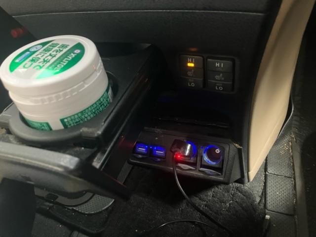 TOYOTA NOAH HYBRID 2014