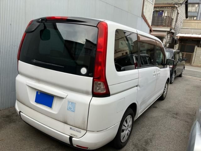 NISSAN SERENA  WG 2010