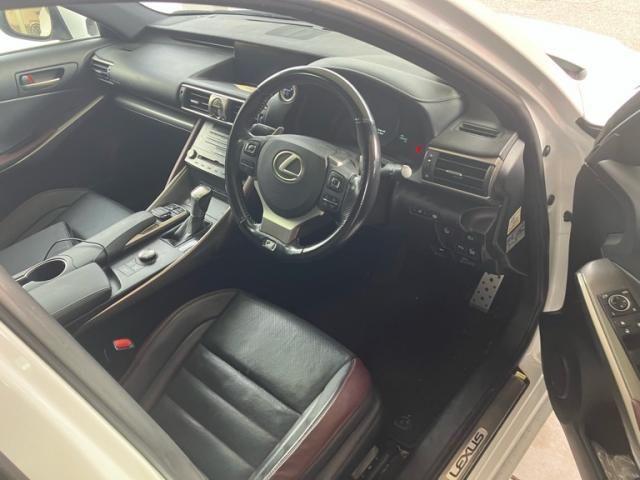 TOYOTA LEXUS IS300h 2017