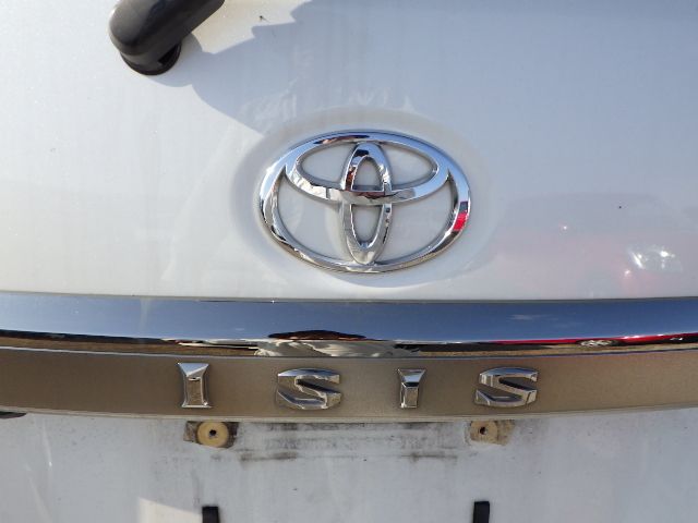 TOYOTA ISIS 2010/3