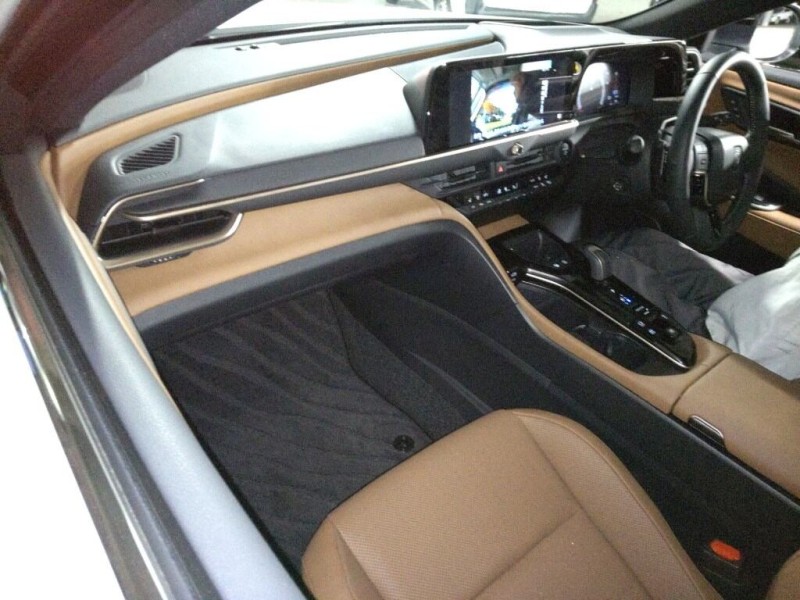 TOYOTA CROWN ESTATE 2025/7