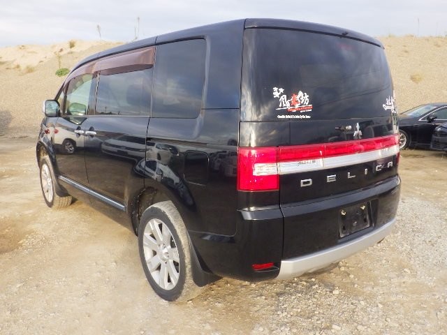 MITSUBISHI DELICA D:5 2011/2