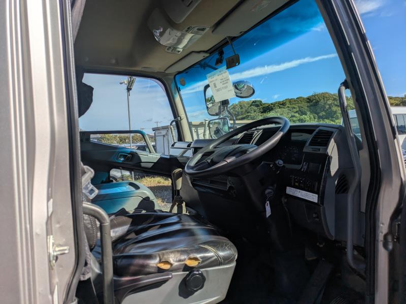 MITSUBISHI FIGHTER 2012/10