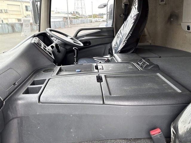 MITSUBISHI SUPER GREAT 2015/10